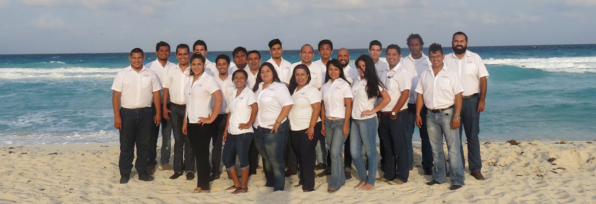 Ofertas y Viajes Cancún / Supuesto staff de la agencia